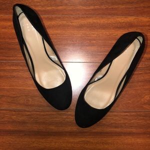 Women’s black heels